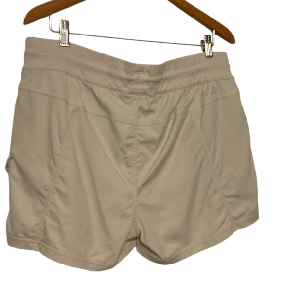 The North Face khaki beige cargo pocket tech material drawstring Shorts XL - Picture 5 of 13